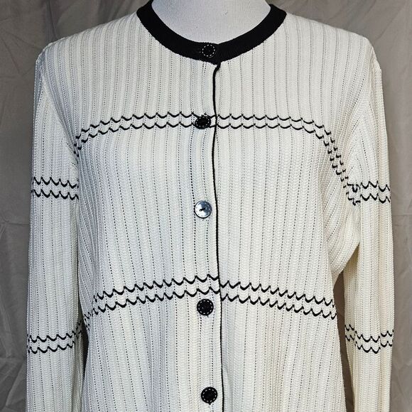 Bella Colori Creamy White Black Scallop Pattern Button Front Cardigan Sweater - Picture 2 of 12
